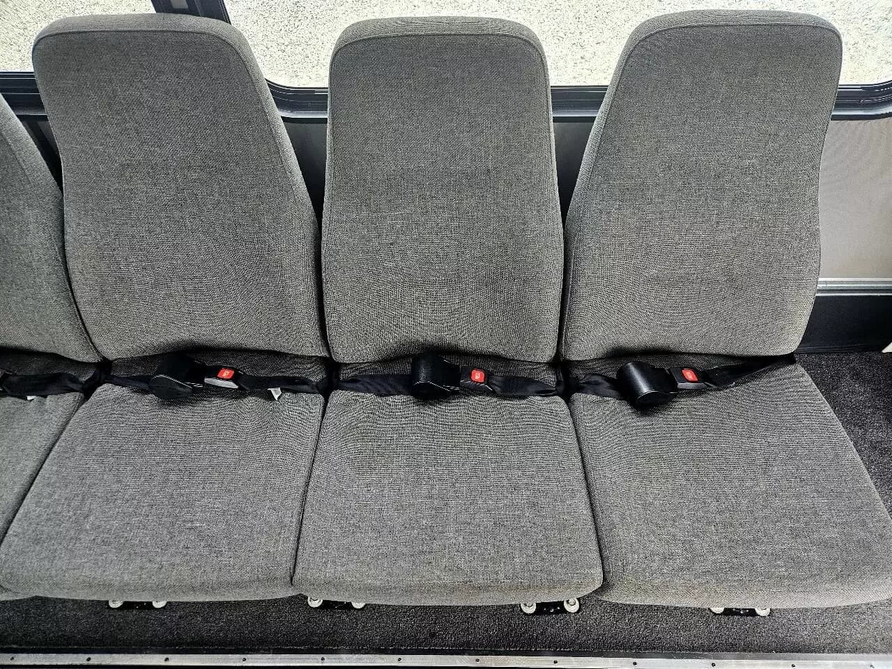2015 Ford F550 Shuttle Bus - Image 33