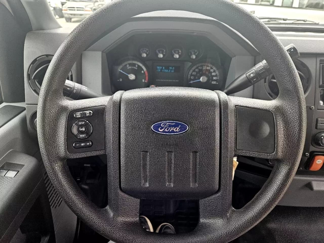 2015 Ford F550 Shuttle Bus - Image 37