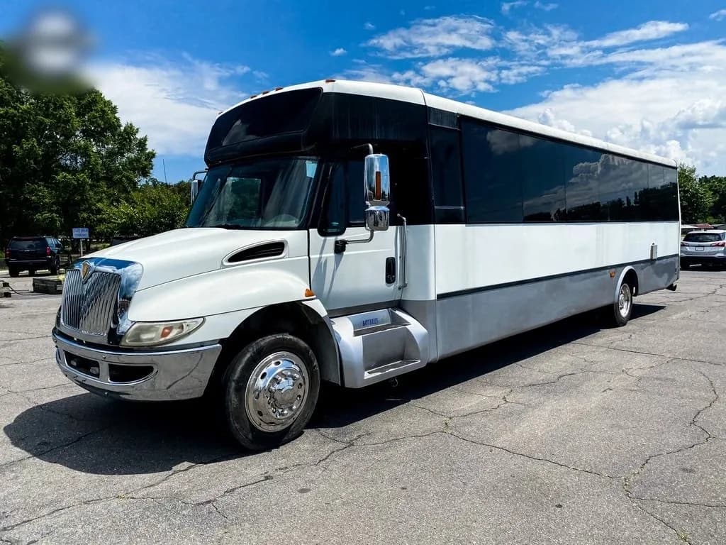 2009 International HC Series Coach Bus - Image 3