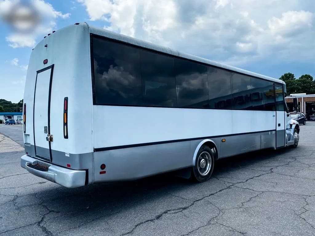 2009 International HC Series Coach Bus - Image 2