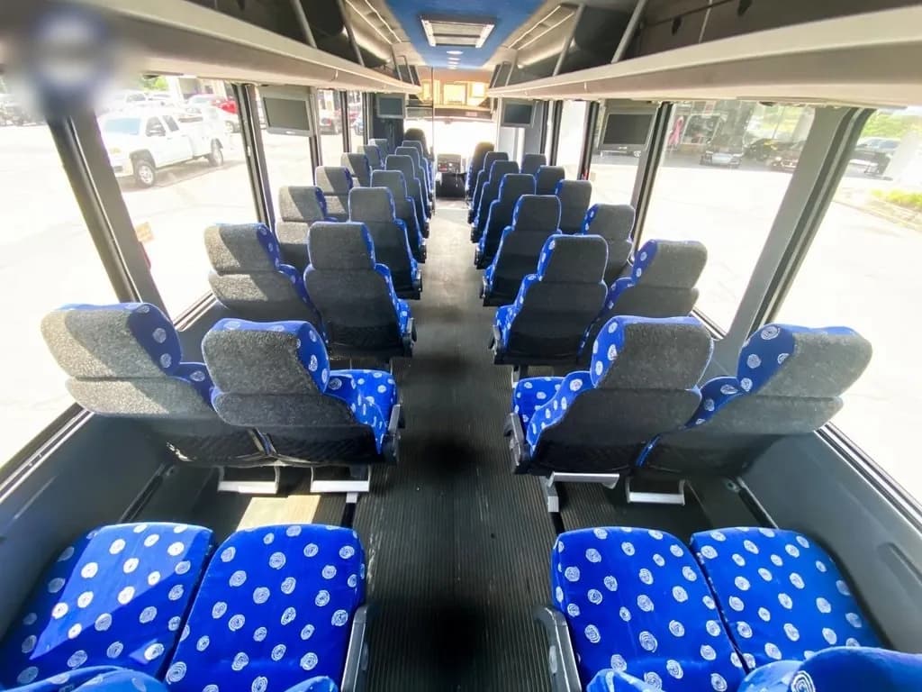2009 International HC Series Coach Bus - Image 7