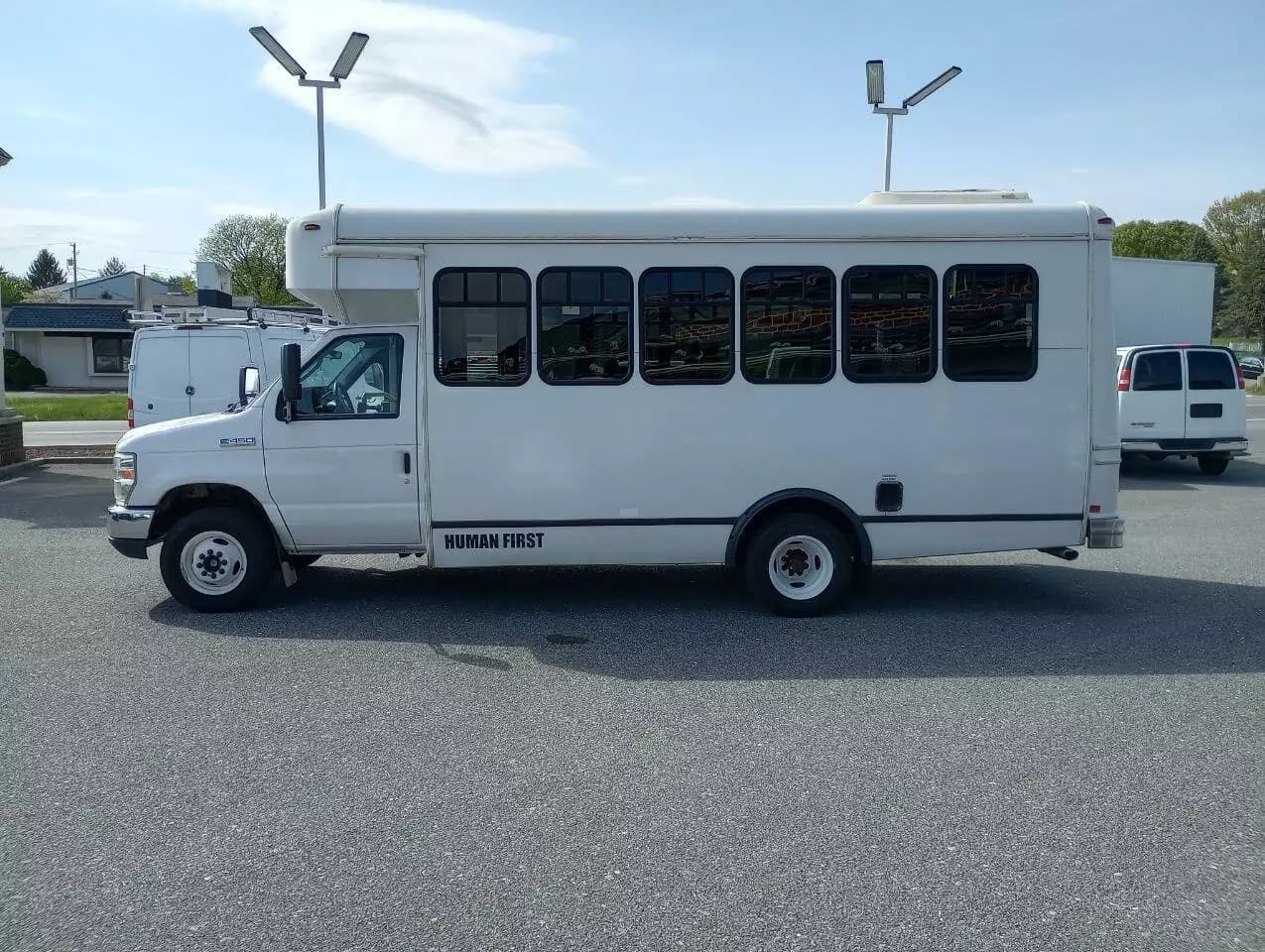 2014 Ford E450 ADA Shuttle Bus - Image 11