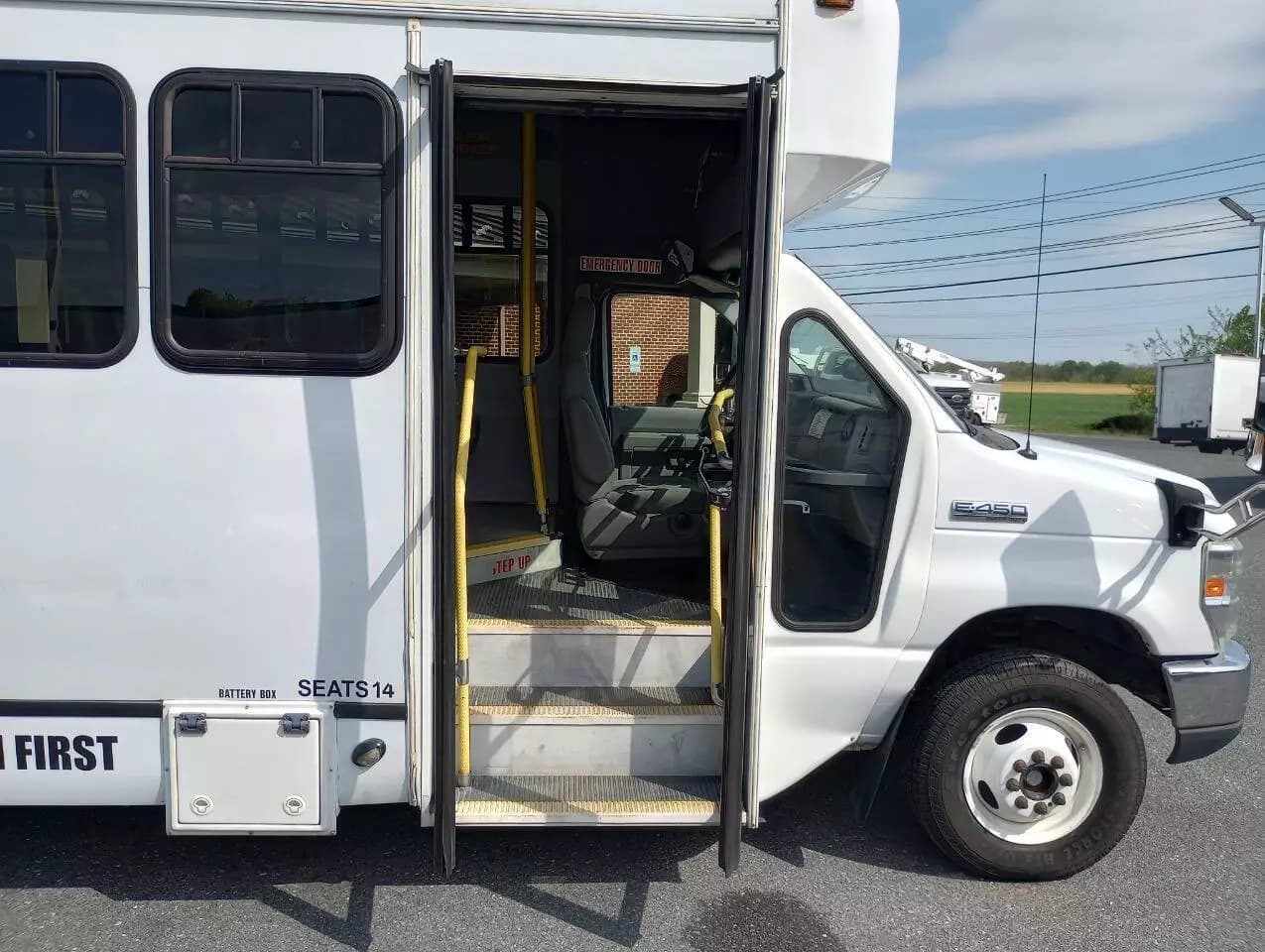 2014 Ford E450 ADA Shuttle Bus - Image 14