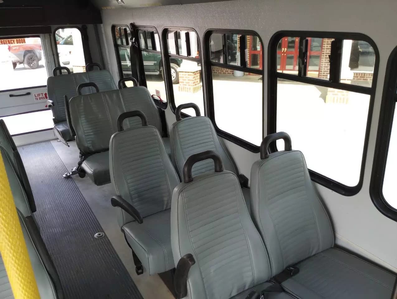 2014 Ford E450 ADA Shuttle Bus - Image 17