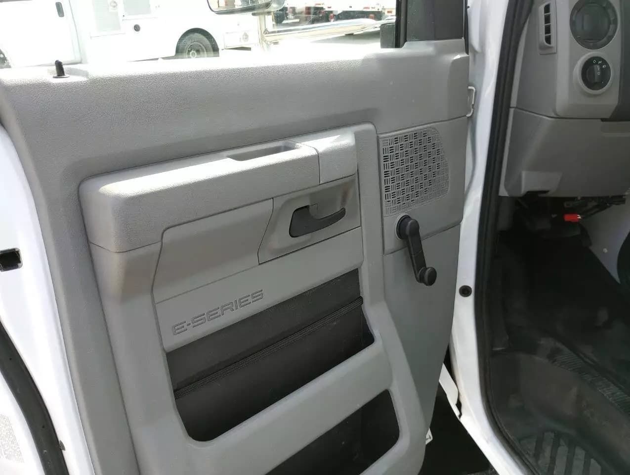 2014 Ford E450 ADA Shuttle Bus - Image 19