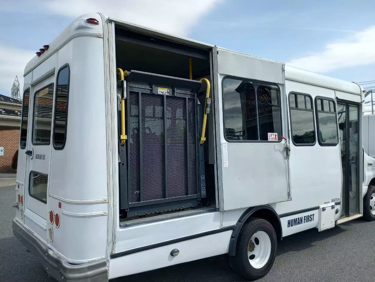 2014 Ford E450 ADA Shuttle Bus - Image 20