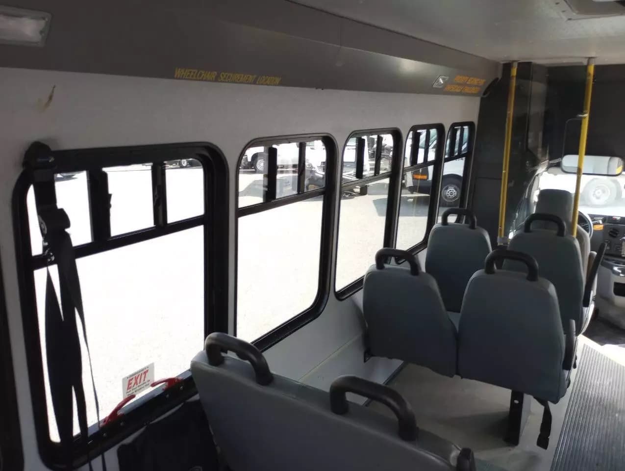2014 Ford E450 ADA Shuttle Bus - Image 21