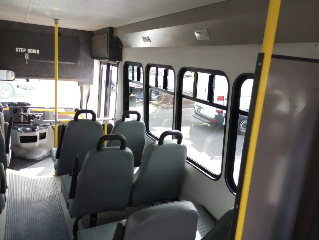 2014 Ford E450 ADA Shuttle Bus - Image 22