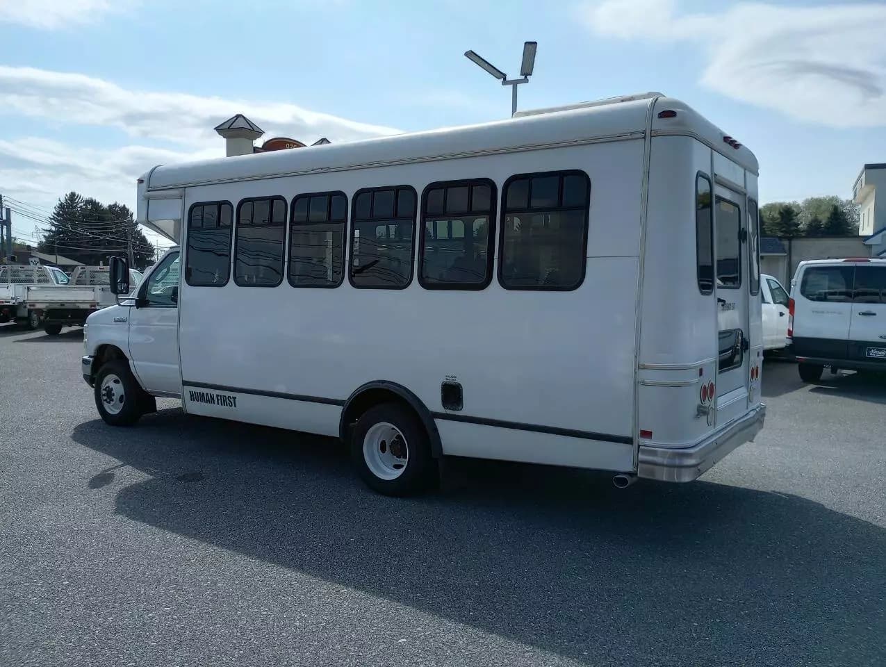 2014 Ford E450 ADA Shuttle Bus - Image 25