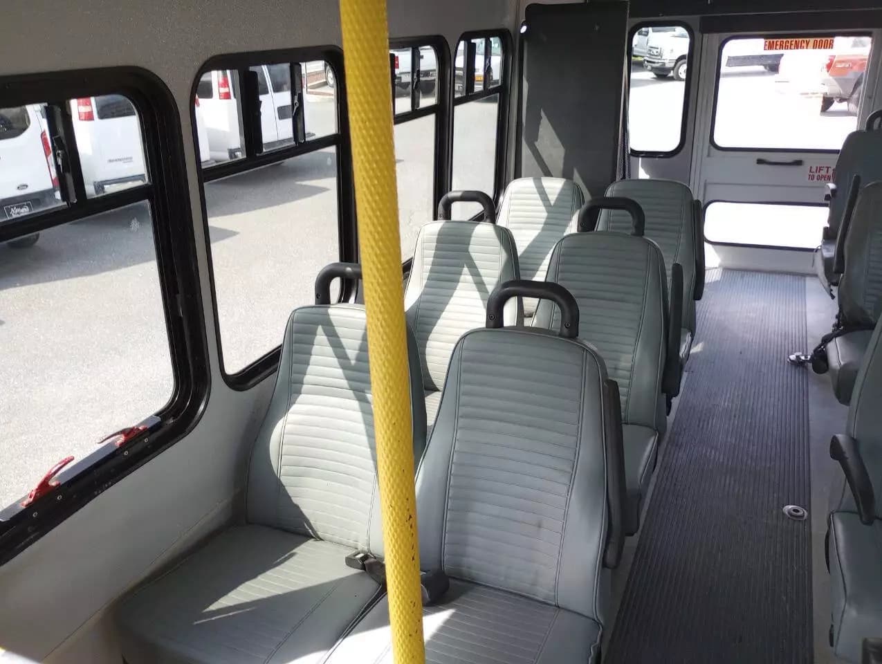 2014 Ford E450 ADA Shuttle Bus - Image 31