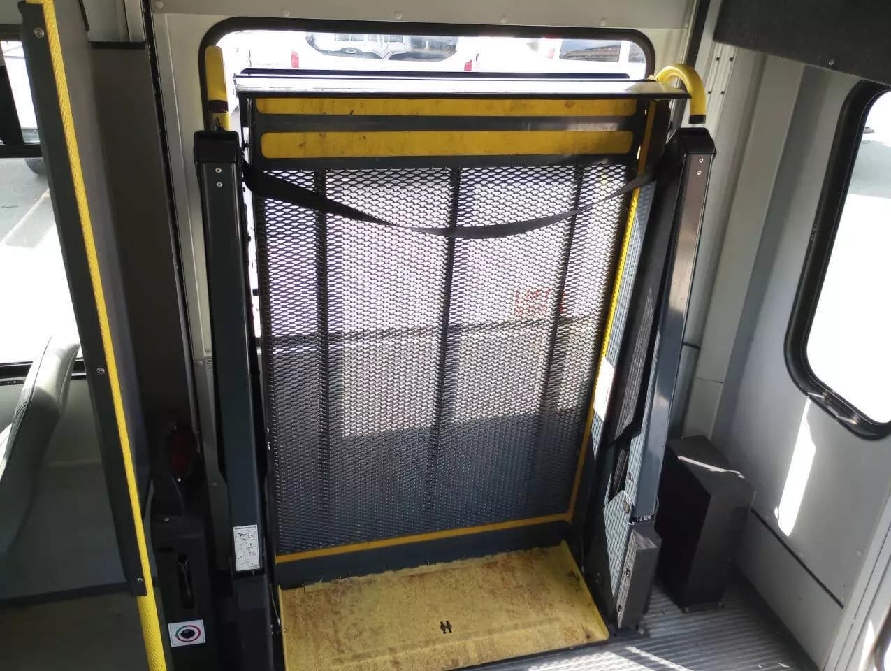 2014 Ford E450 ADA Shuttle Bus - Image 35