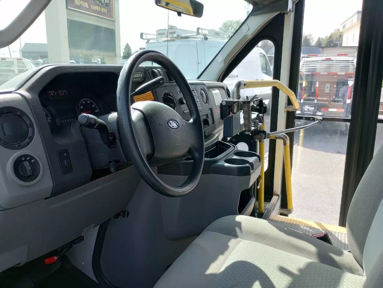 2014 Ford E450 ADA Shuttle Bus - Image 7