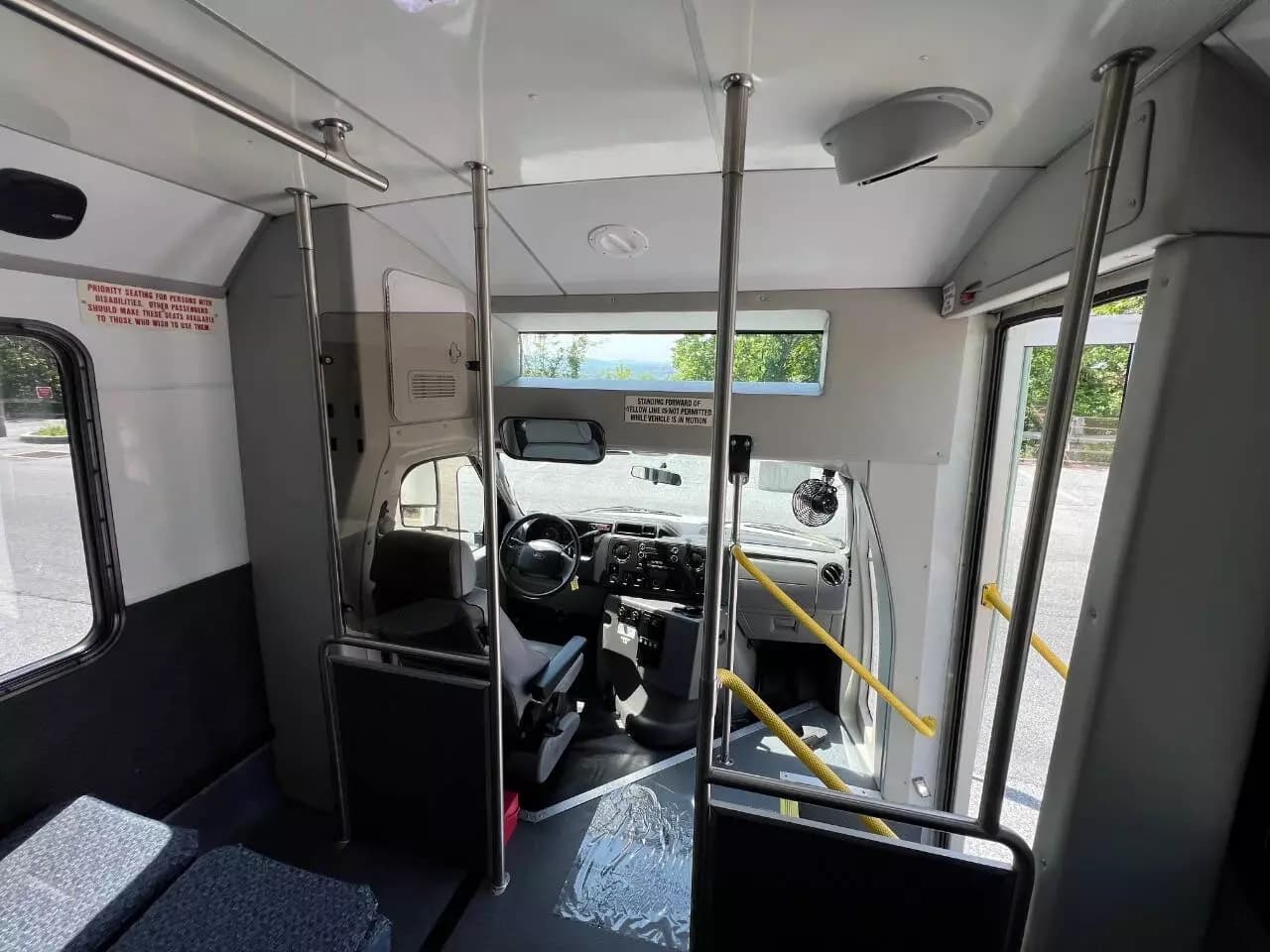 2017 Ford E450 ADA Shuttle Bus - Image 11