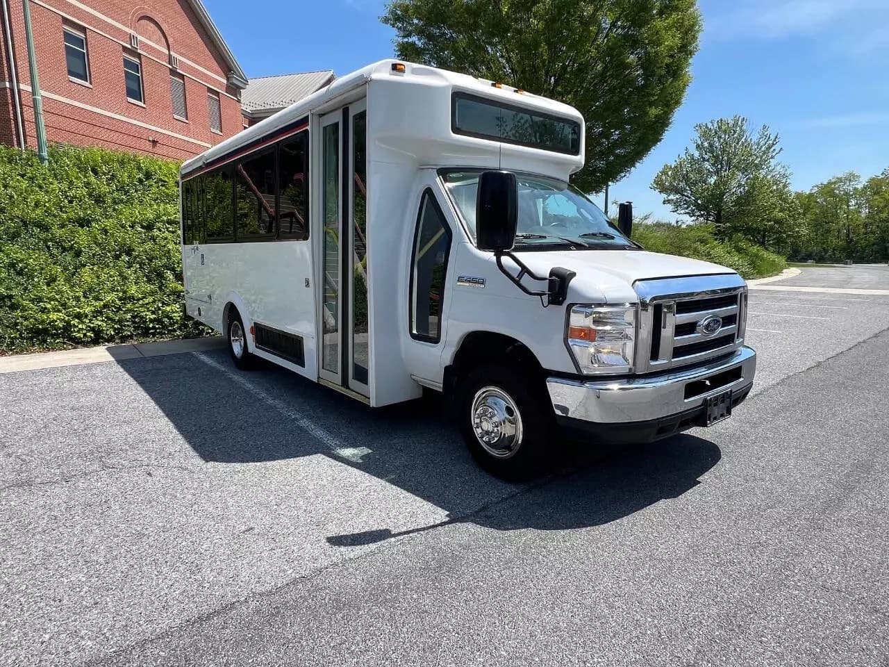 2017 Ford E450 ADA Shuttle Bus - Image 12