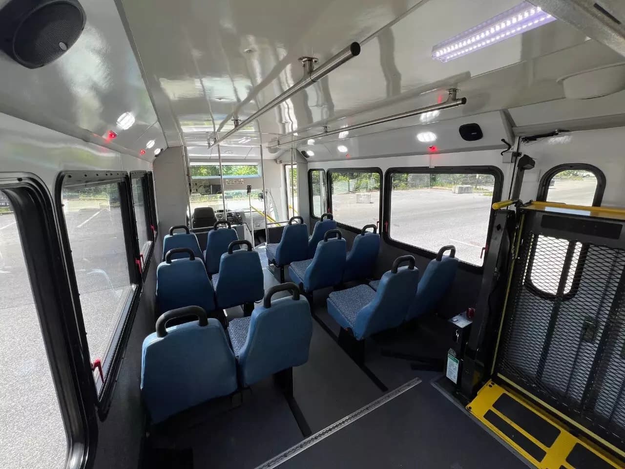 2017 Ford E450 ADA Shuttle Bus - Image 16