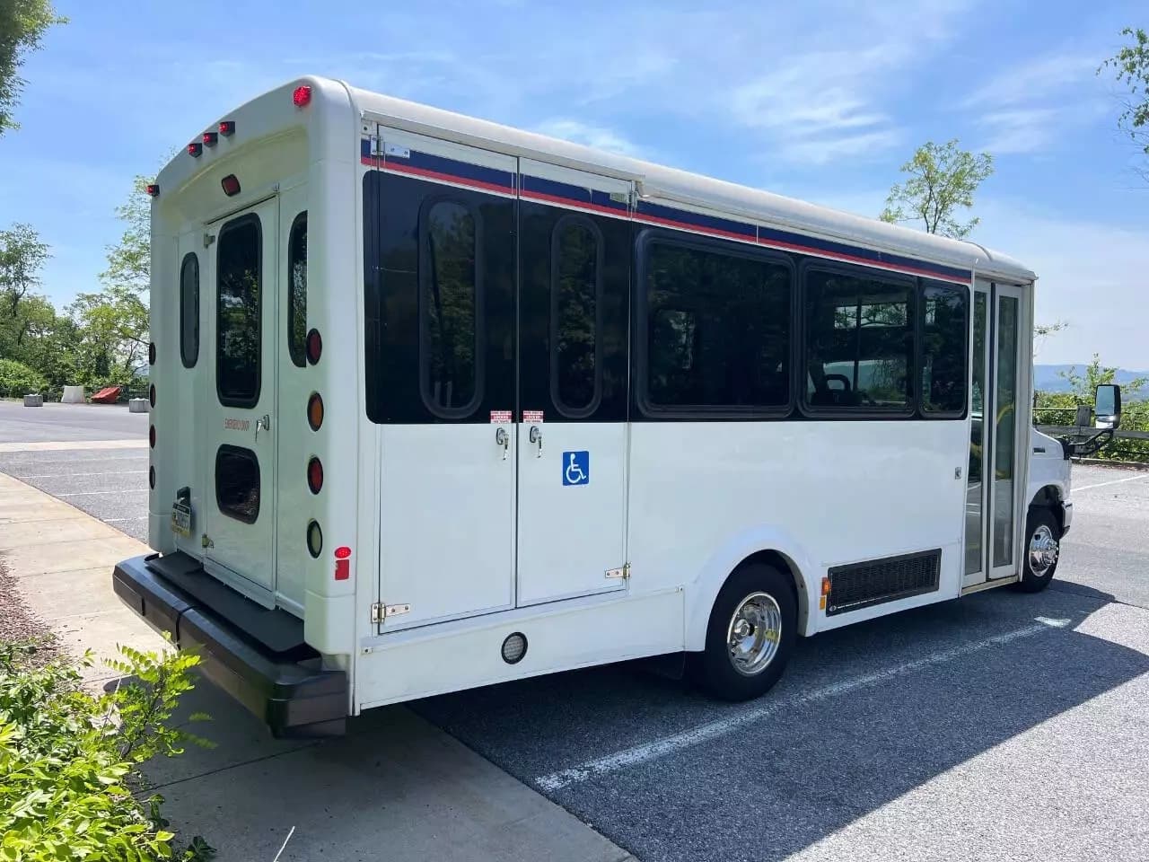 2017 Ford E450 ADA Shuttle Bus - Image 8