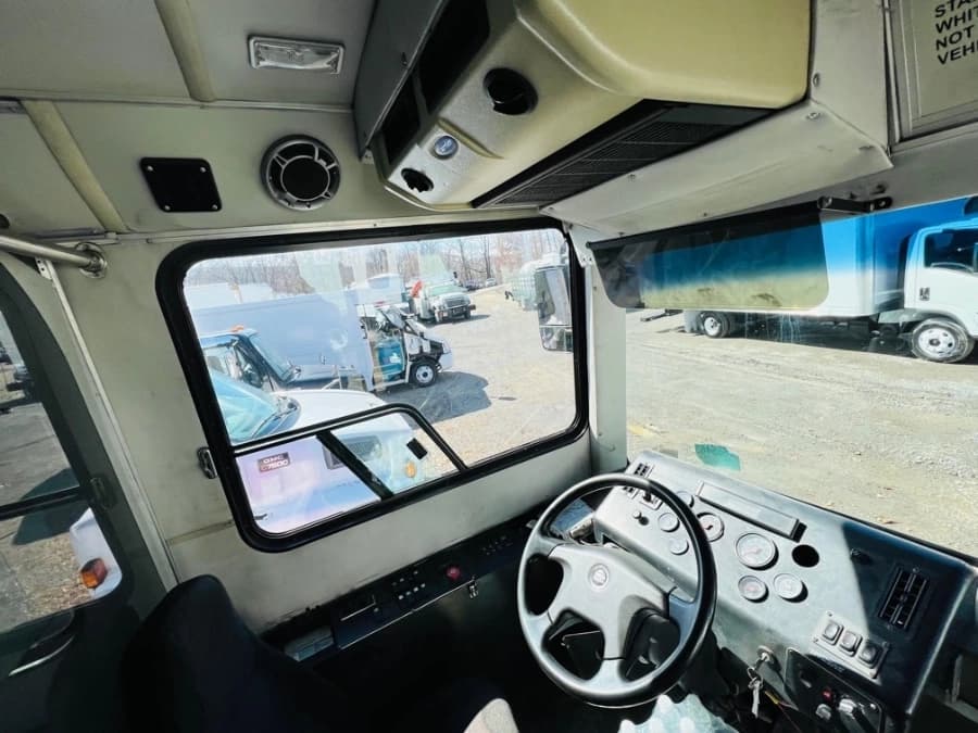 2008 Freightliner X Line Transit Bus - Image 7