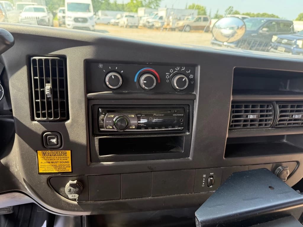 2009 Chevrolet Express G3500 Shuttle Bus - Image 8