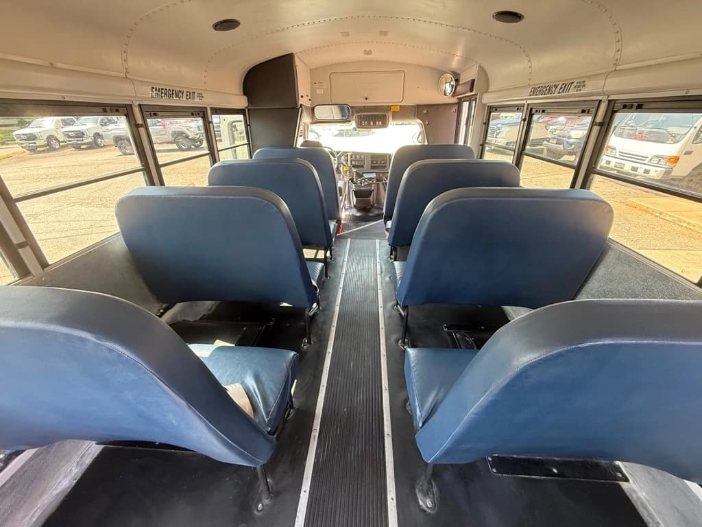 2009 Chevrolet Express G3500 Shuttle Bus - Image 9