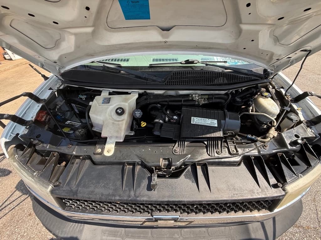 2009 Chevrolet Express G3500 Shuttle Bus - Image 11