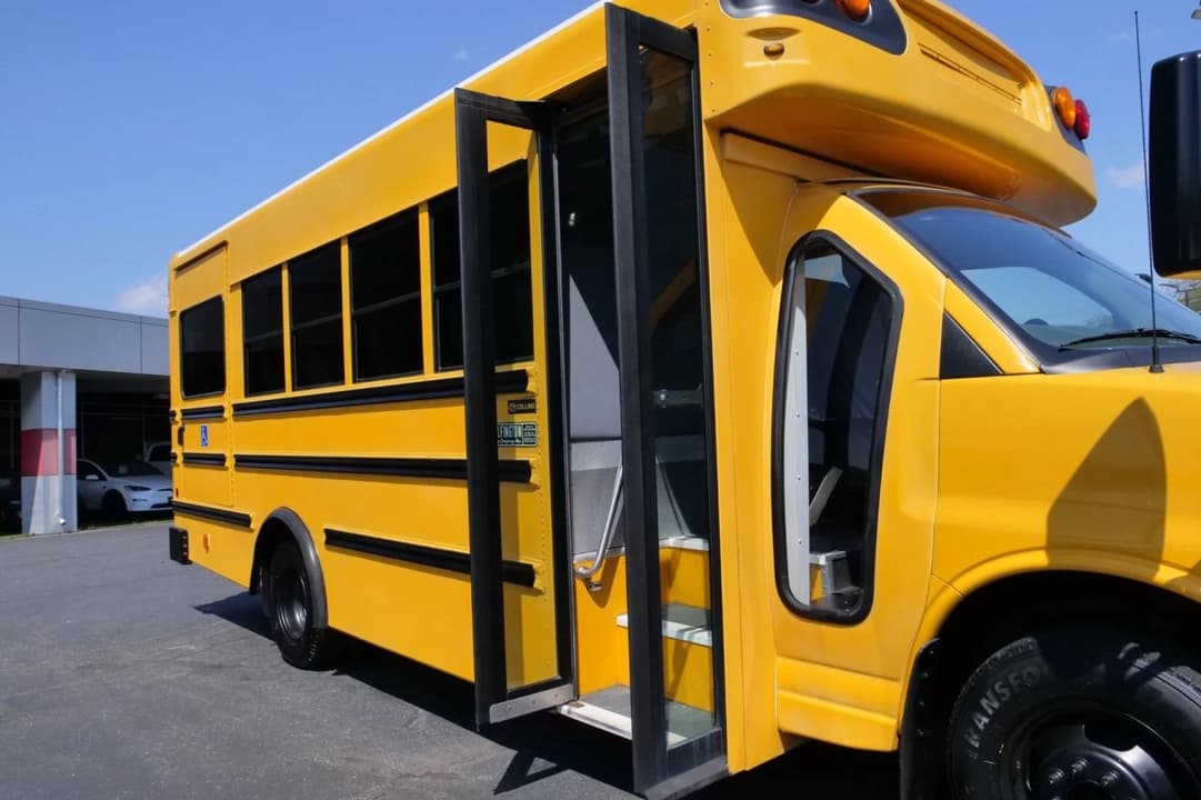 2011 GMC Savana ADA School Bus - Image 4