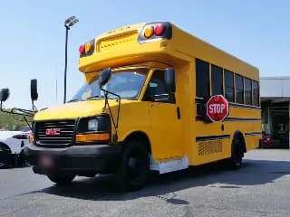 2011 GMC Savana bus