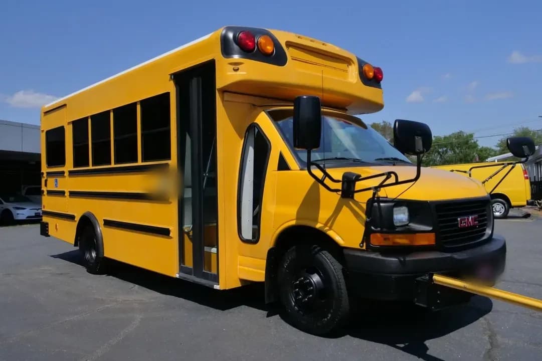 2011 GMC Savana ADA School Bus - Image 2