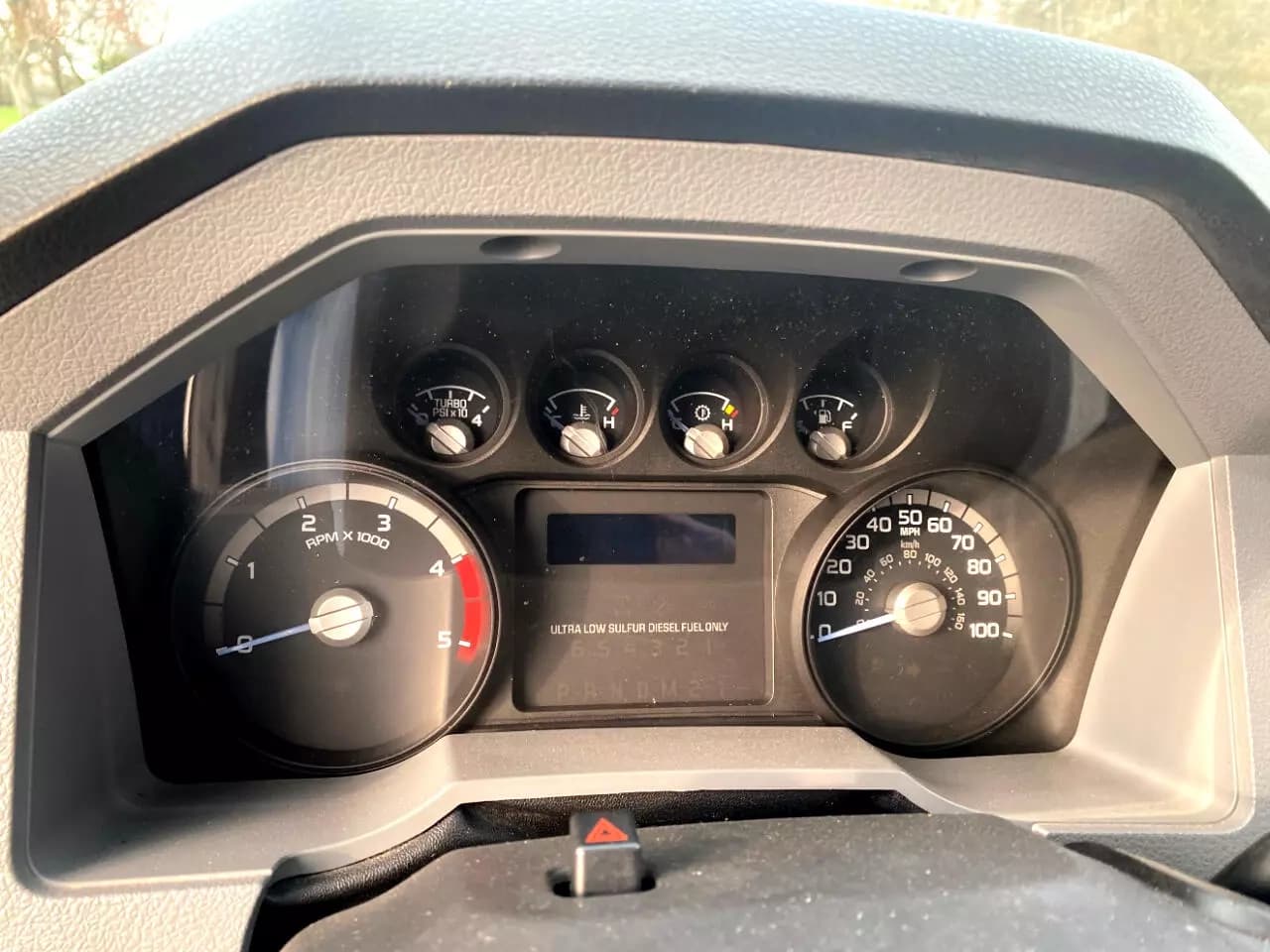2016 Ford F550 Defender ADA Shuttle Bus - Image 13