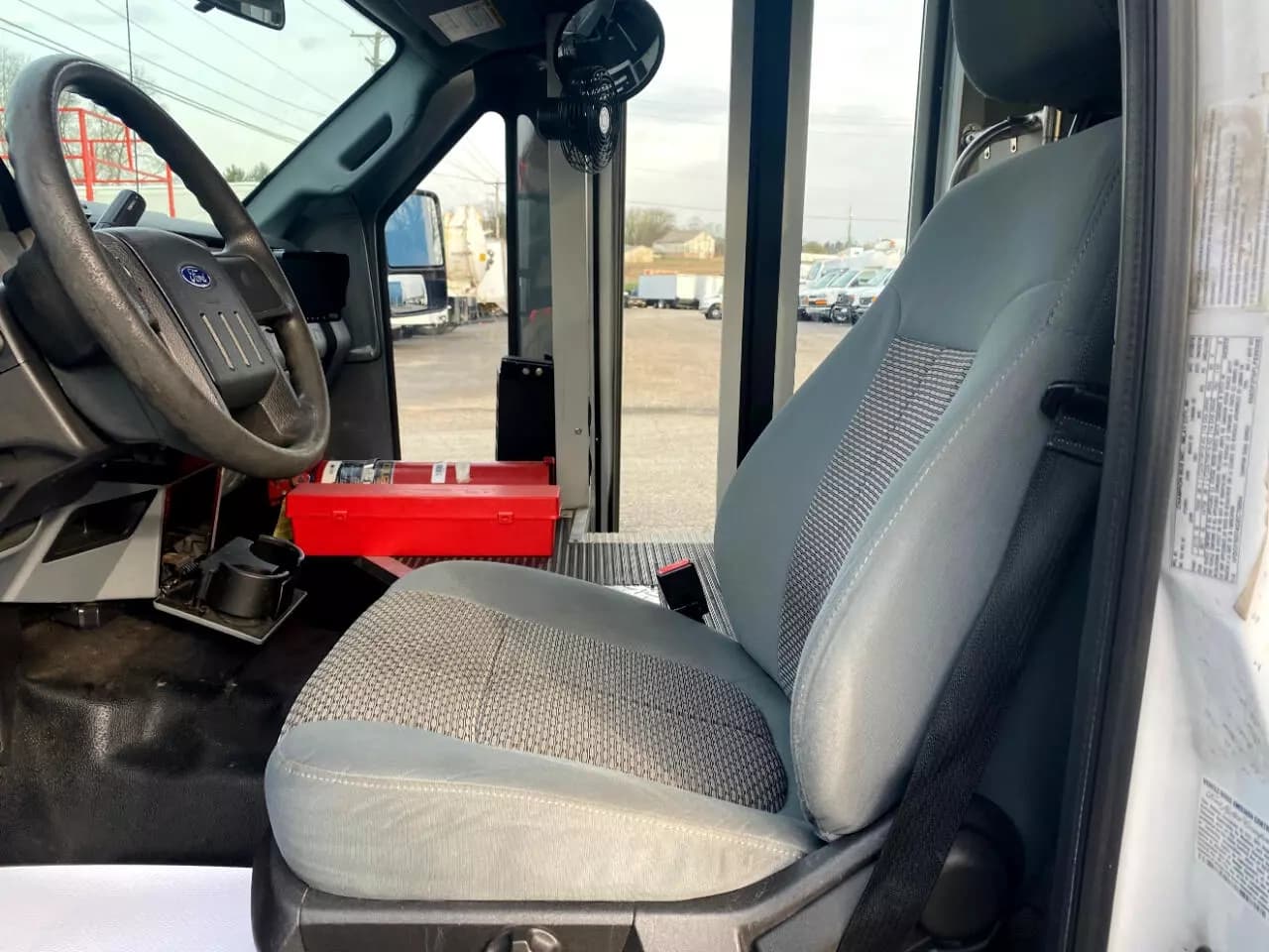 2016 Ford F550 Defender ADA Shuttle Bus - Image 14