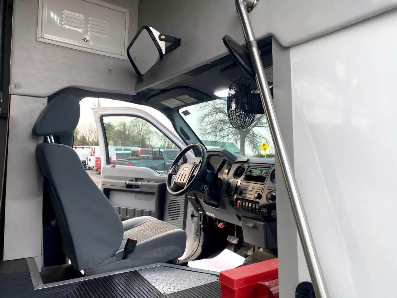 2016 Ford F550 Defender ADA Shuttle Bus - Image 20