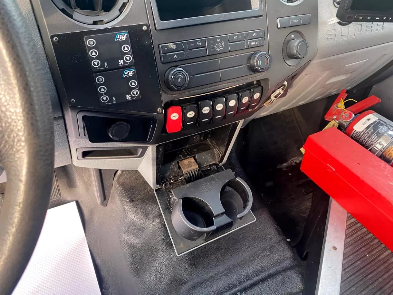 2016 Ford F550 Defender ADA Shuttle Bus - Image 25