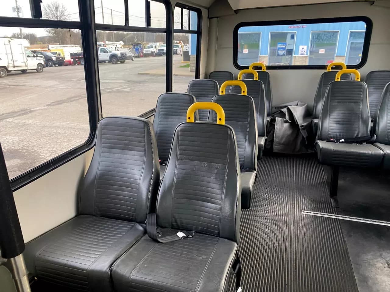 2016 Ford F550 Defender ADA Shuttle Bus - Image 10