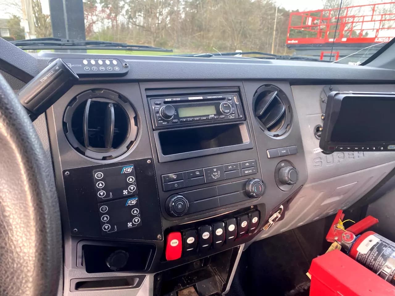 2016 Ford F550 Defender ADA Shuttle Bus - Image 11