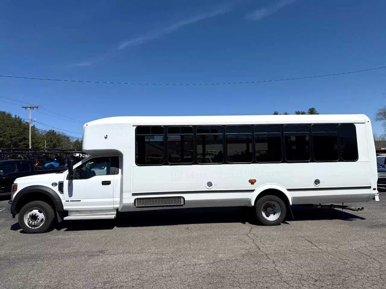 2019 Ford F550 ADA Shuttle Bus - Image 5