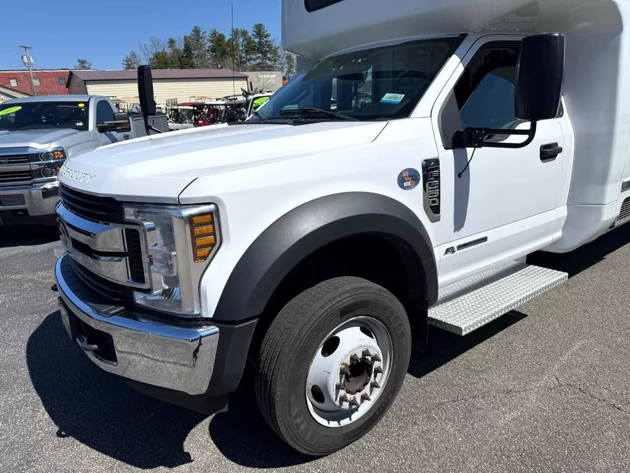 2019 Ford F550 ADA Shuttle Bus - Image 2