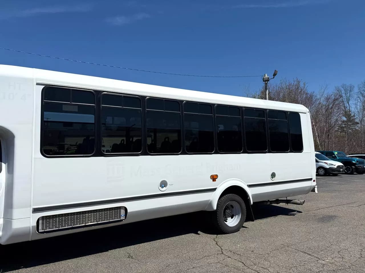 2019 Ford F550 ADA Shuttle Bus - Image 15