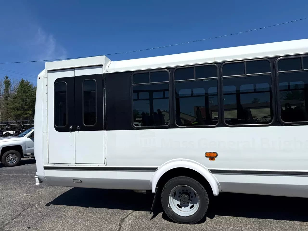 2019 Ford F550 ADA Shuttle Bus - Image 20