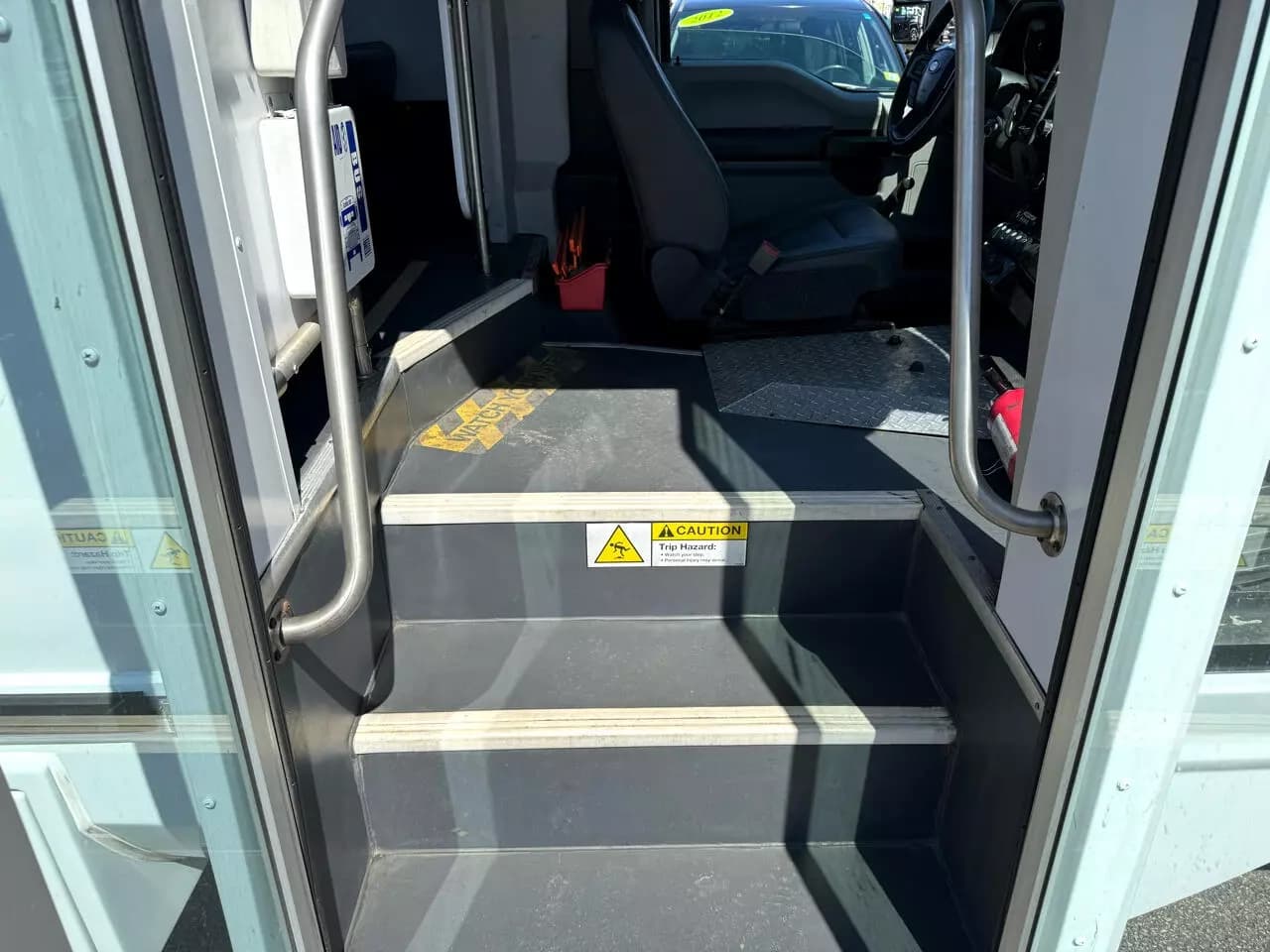 2019 Ford F550 ADA Shuttle Bus - Image 7