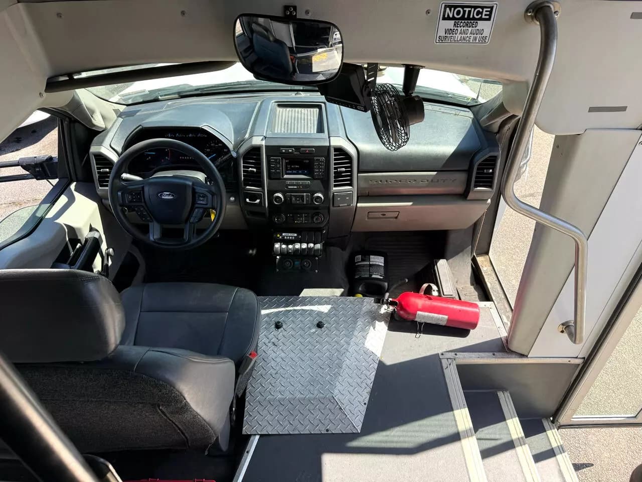 2019 Ford F550 ADA Shuttle Bus - Image 21