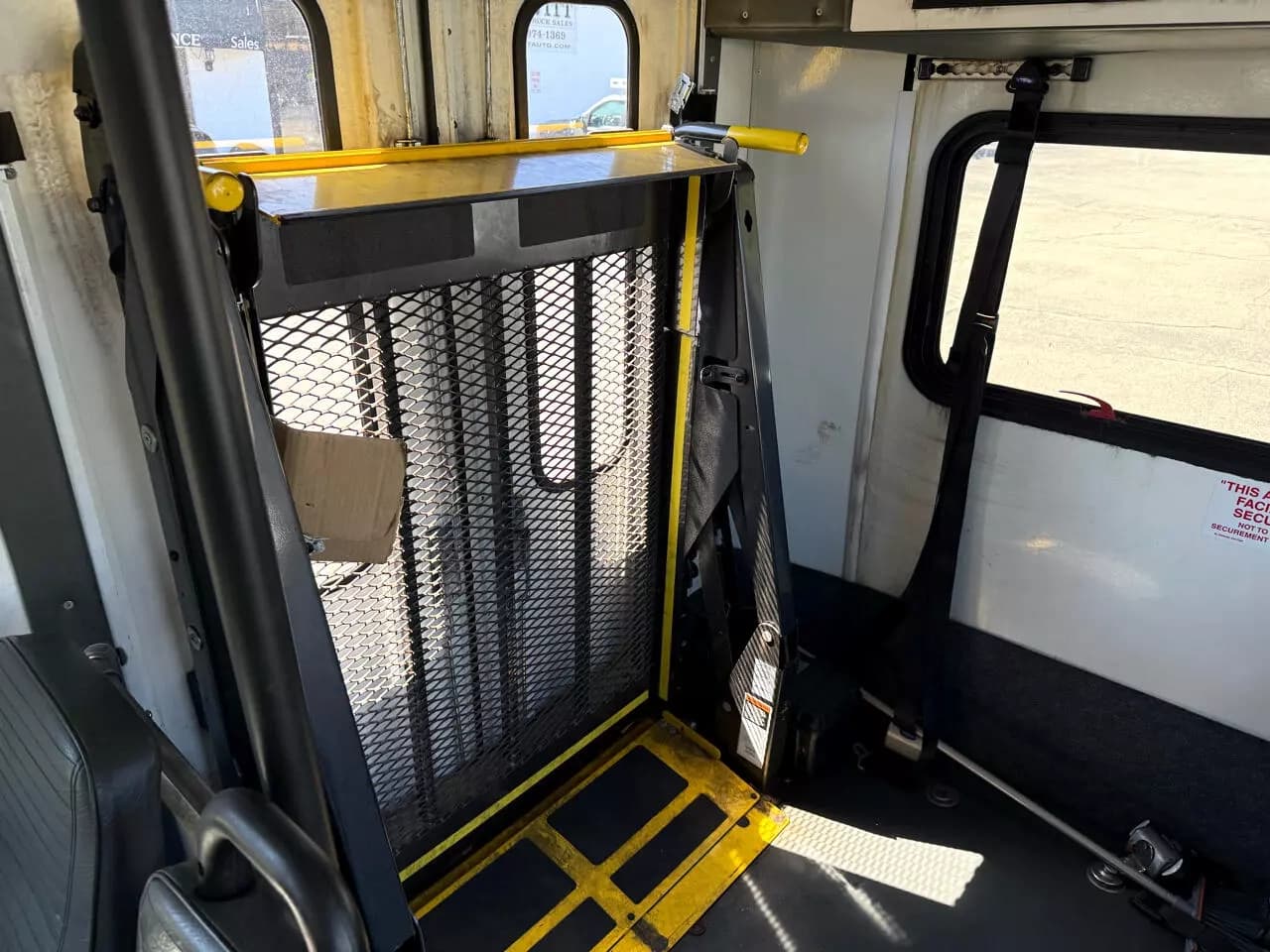 2019 Ford F550 ADA Shuttle Bus - Image 23