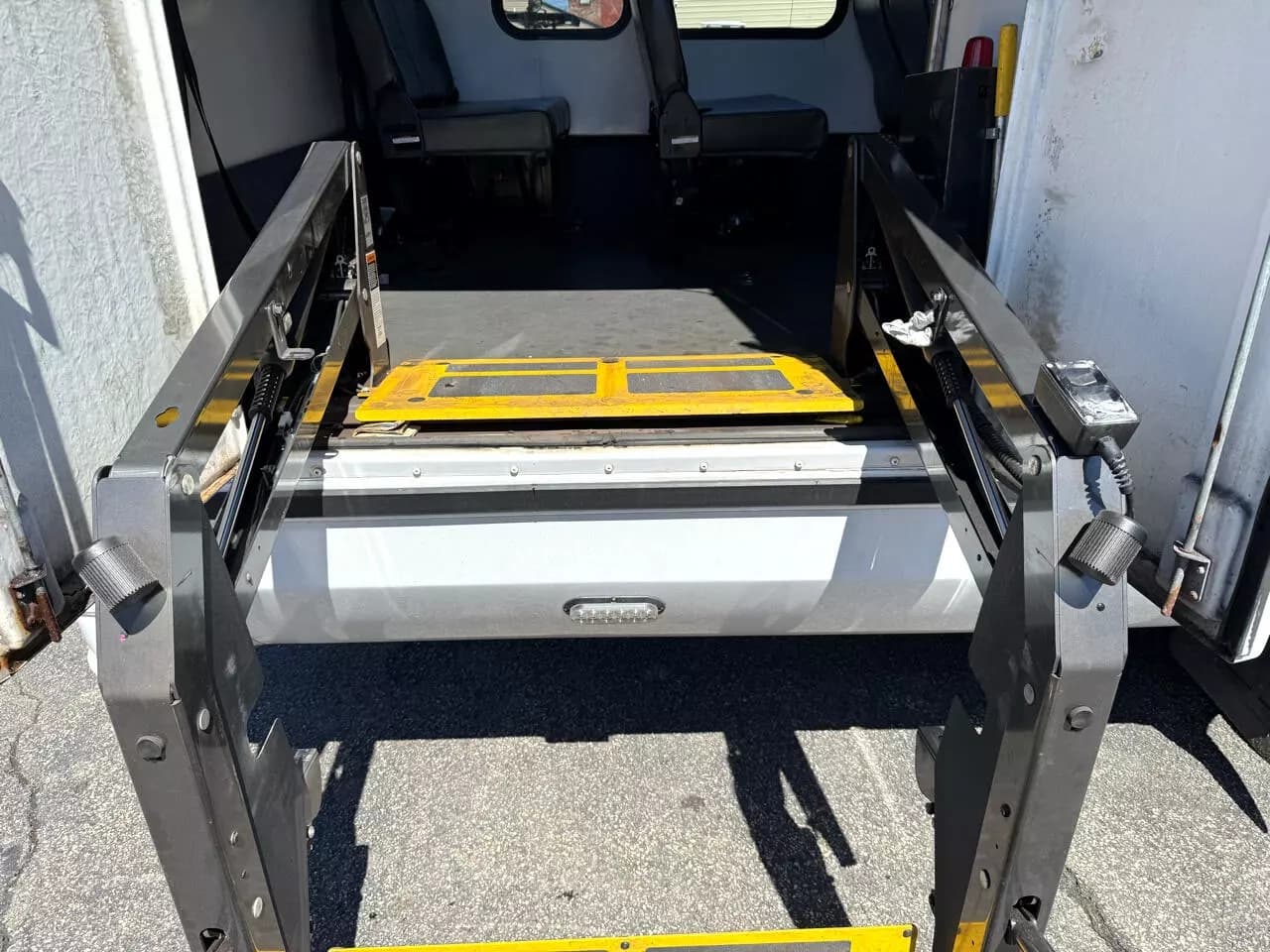 2019 Ford F550 ADA Shuttle Bus - Image 25