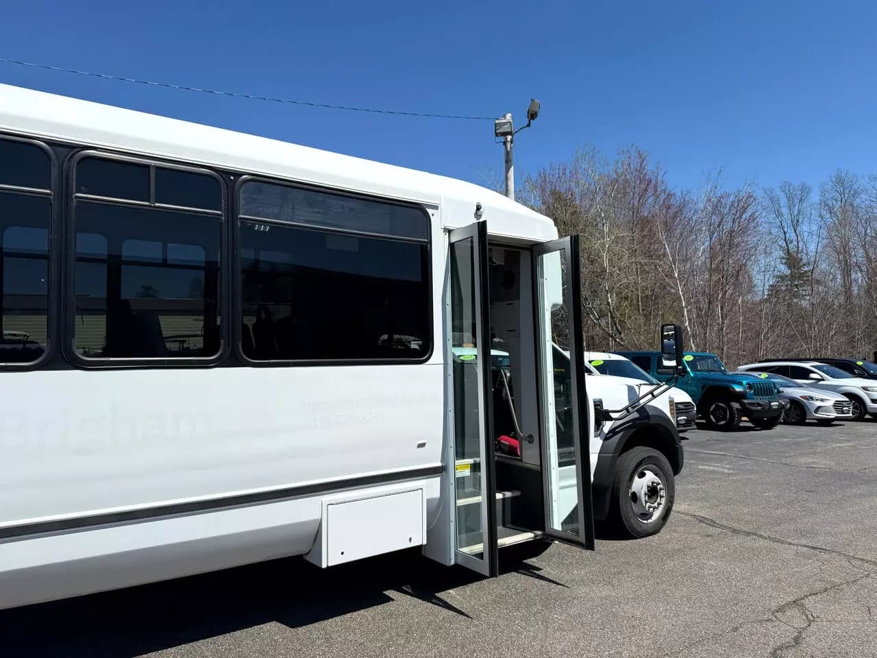 2019 Ford F550 ADA Shuttle Bus - Image 26