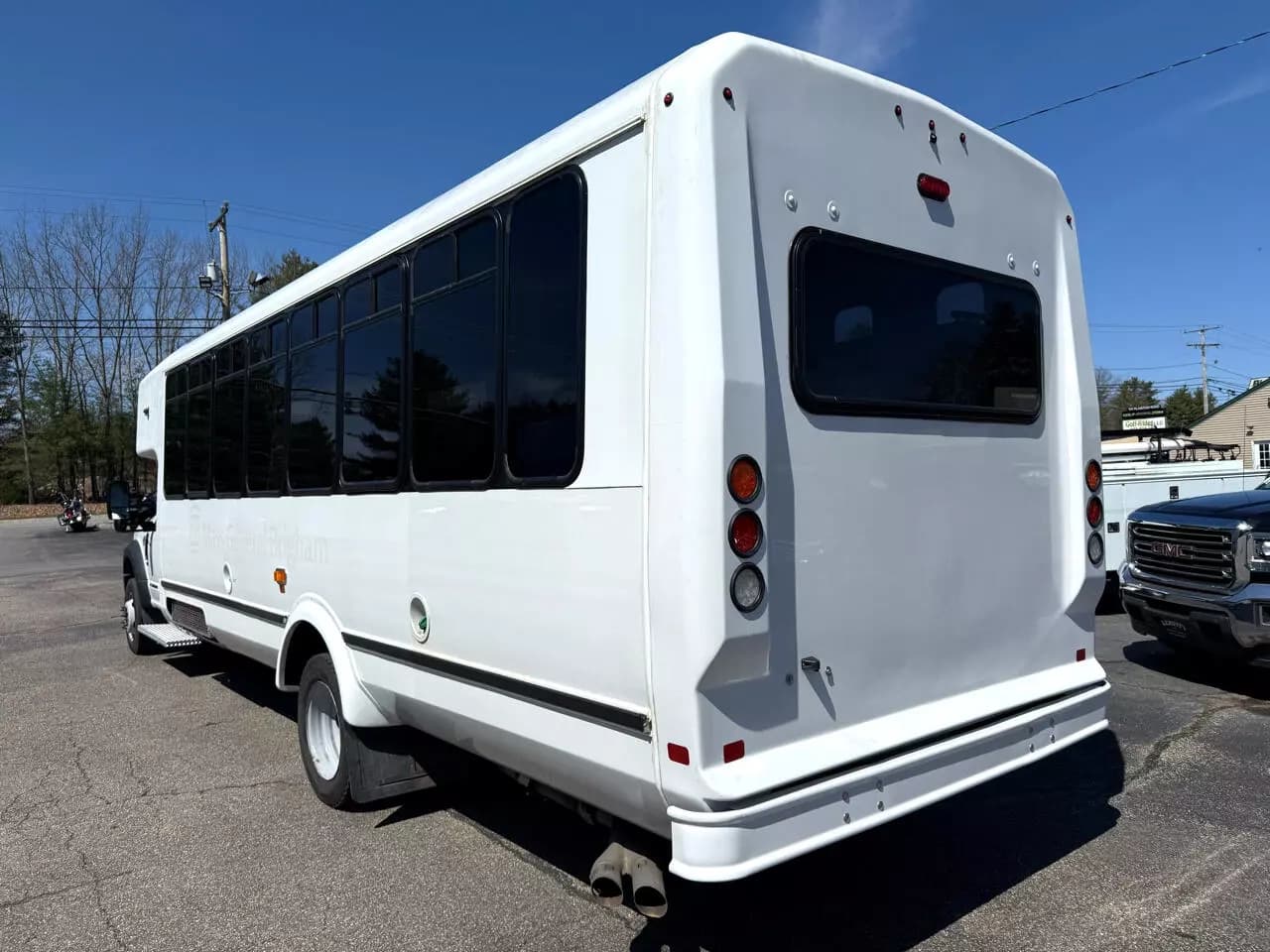 2019 Ford F550 ADA Shuttle Bus - Image 27