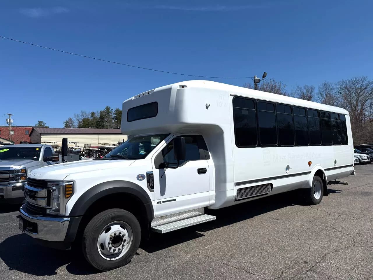 2019 Ford F550 ADA Shuttle Bus - Image 33