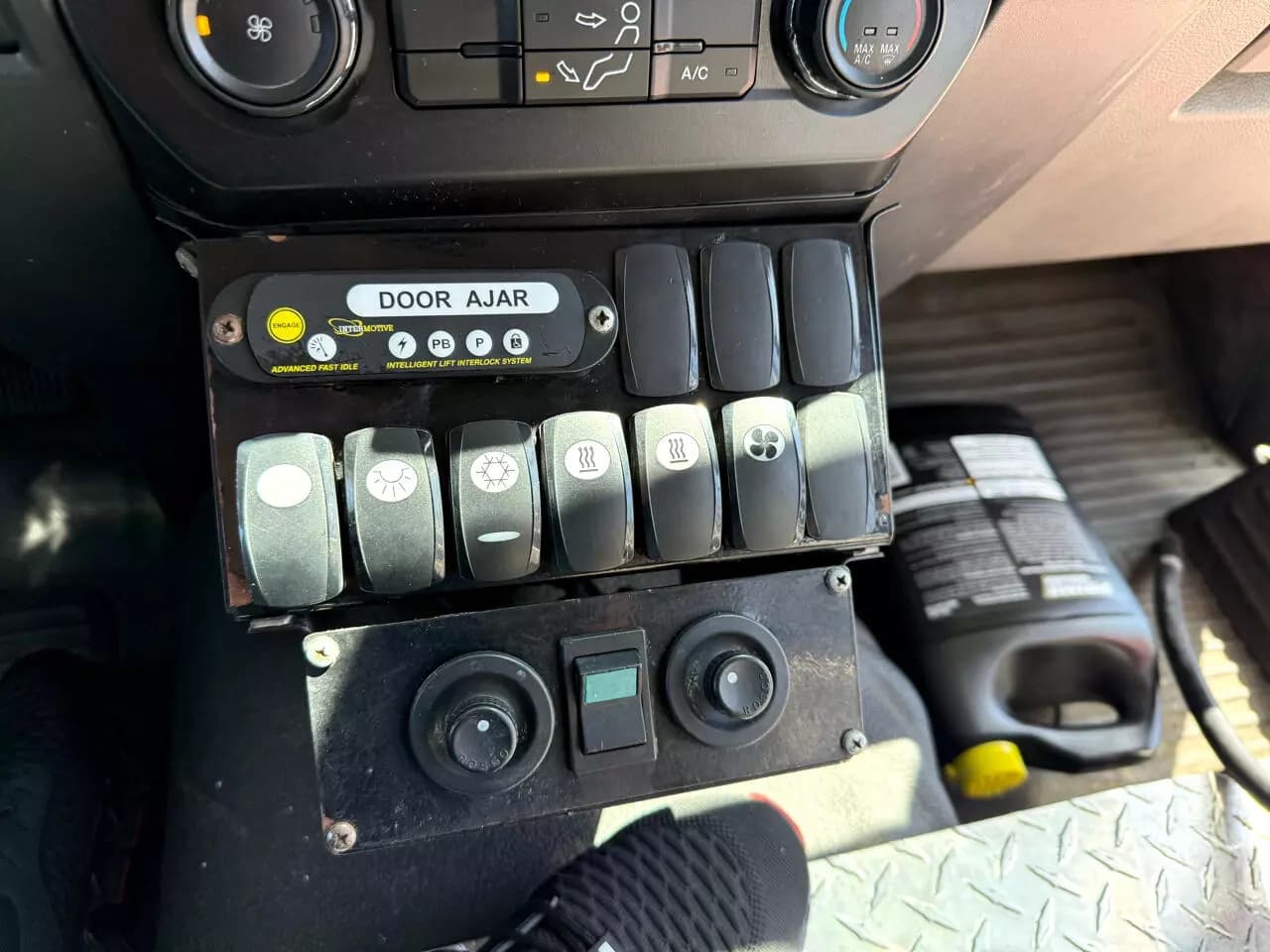 2019 Ford F550 ADA Shuttle Bus - Image 9