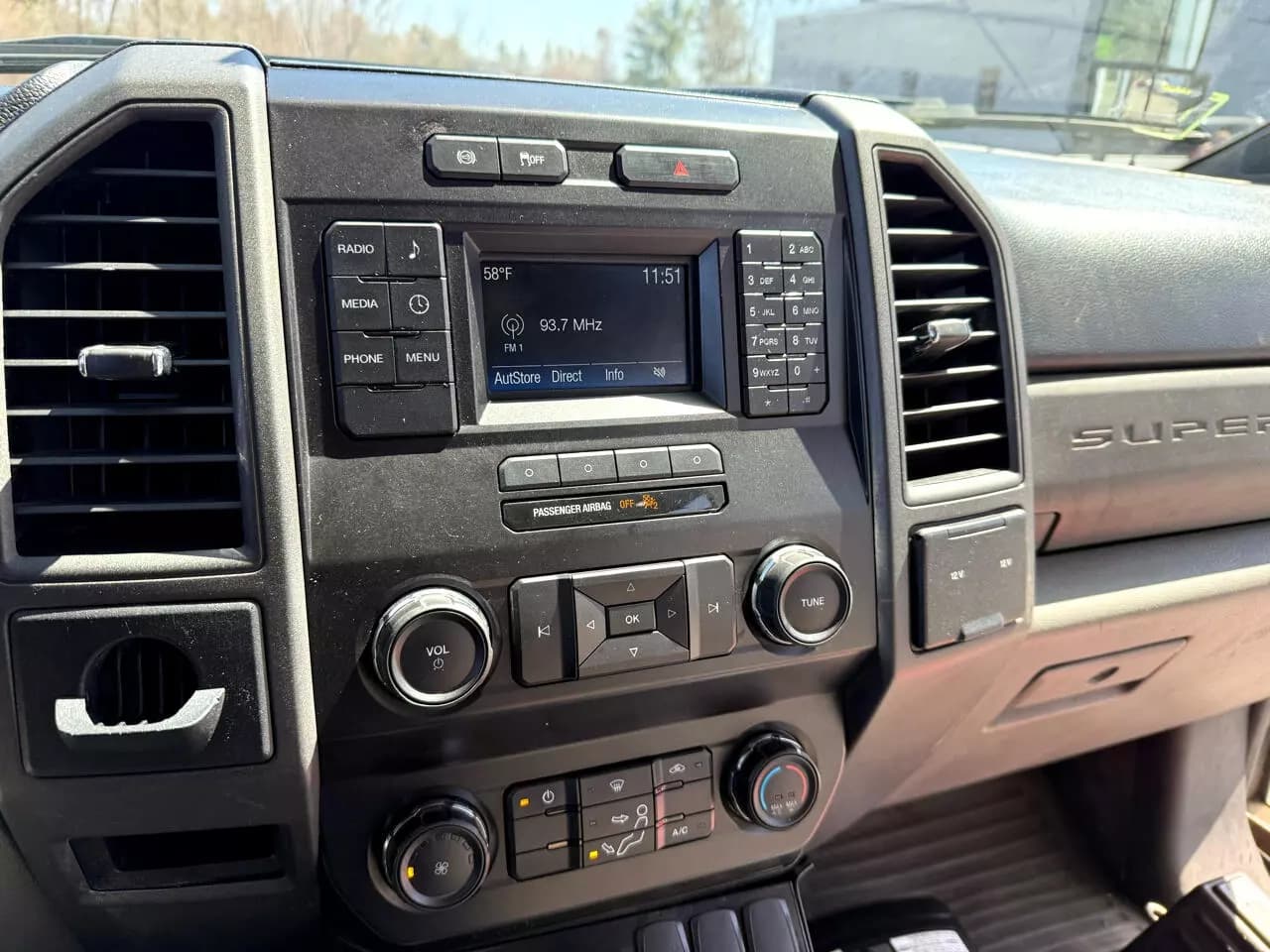 2019 Ford F550 ADA Shuttle Bus - Image 12