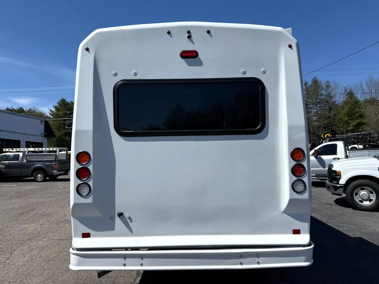2019 Ford F550 ADA Shuttle Bus - Image 13
