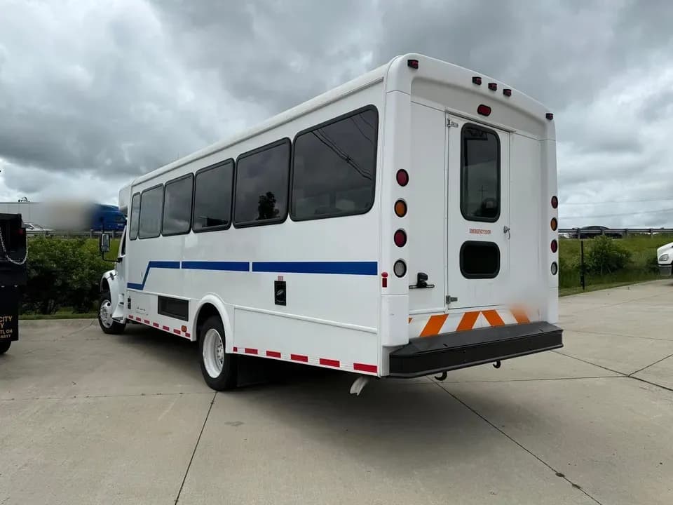 2018 Freightliner S2106 ADA Shuttle Bus - Image 2