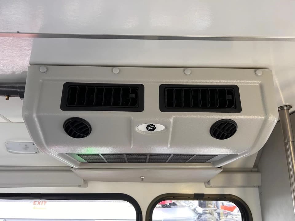 2018 Freightliner S2106 ADA Shuttle Bus - Image 14
