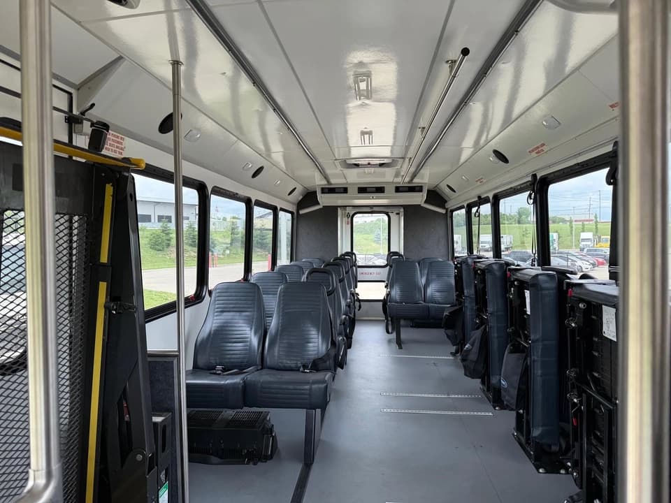 2018 Freightliner S2106 ADA Shuttle Bus - Image 11